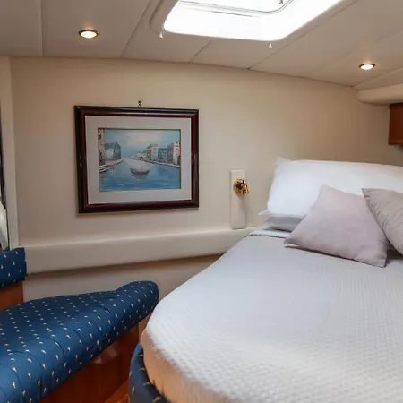 Royalton Charter بوتيل