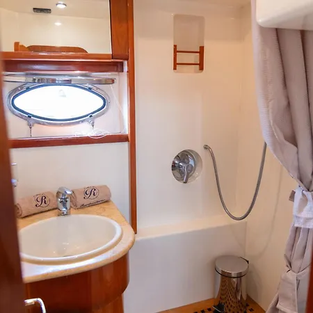 Royalton Charter بوتيل *
