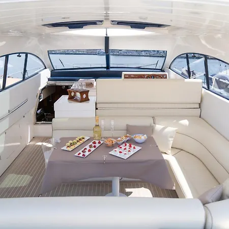 بوتيل Royalton Charter
