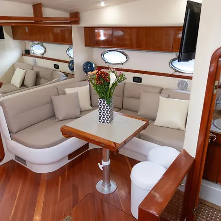 بوتيل Royalton Charter